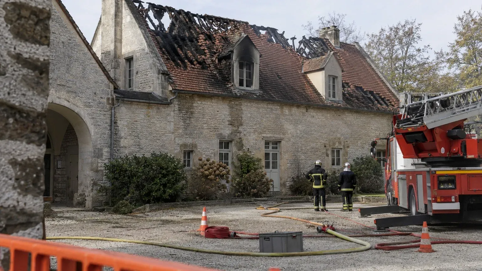 Abbaye cistercienne près de Vesoul : pourquoi l'incendie du 9 octobre reste limité, et ce que l'on sait de la cheminée